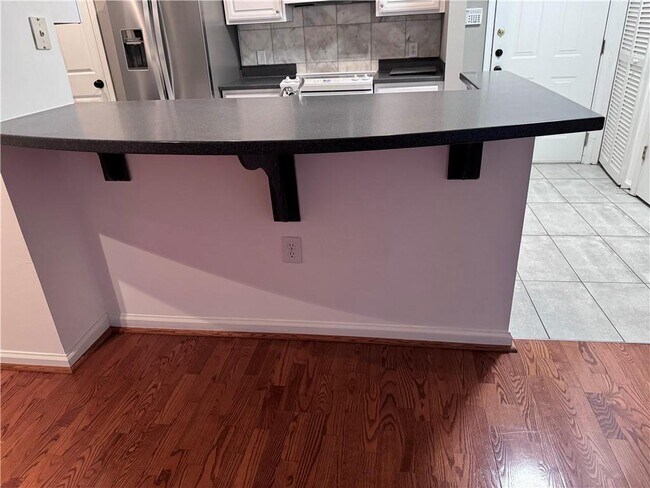 Building Photo - 955 Juniper St NE