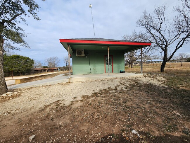 Building Photo - 1/1 House in the Country