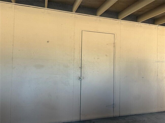 Building Photo - 1606 Flint Dr W