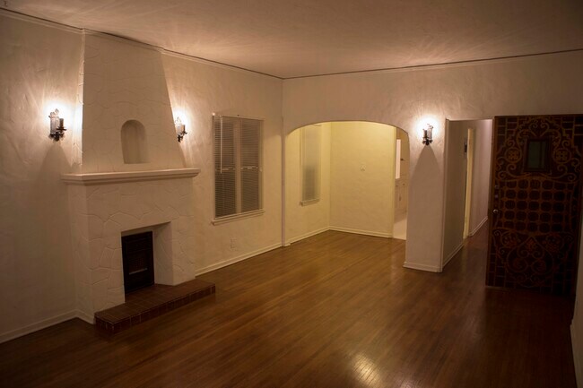 Building Photo - 774 Redondo Ave