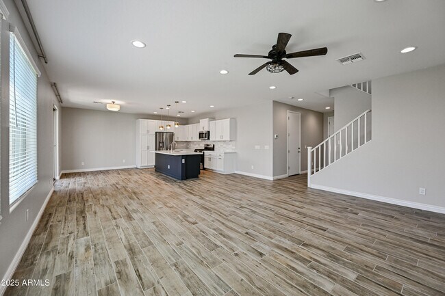 Building Photo - 14435 W El Cortez Pl
