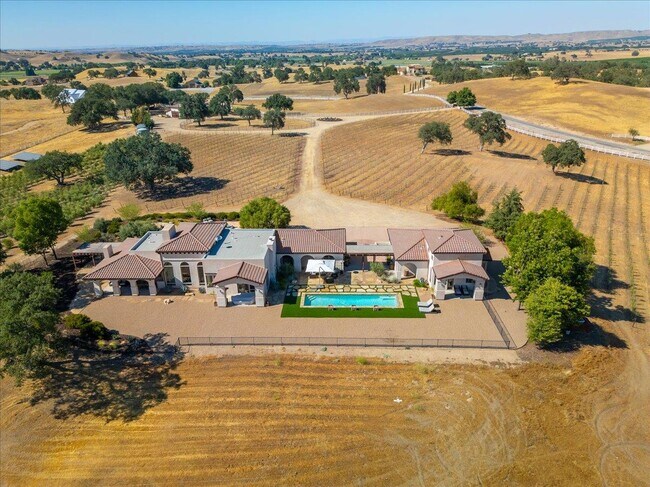 Building Photo - 6750 Golden Pheasant Ln