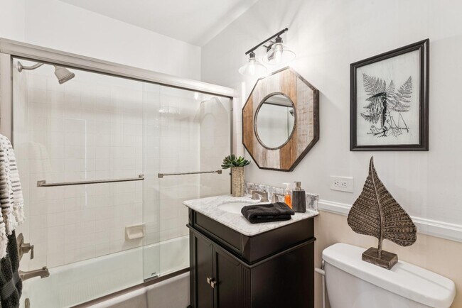 Building Photo - 716 Oak Point