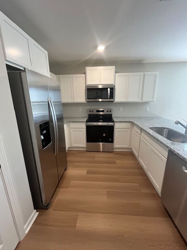 Building Photo - Cozy New-Build in Leland!