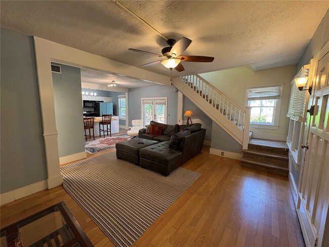 Building Photo - 808 S Beach St