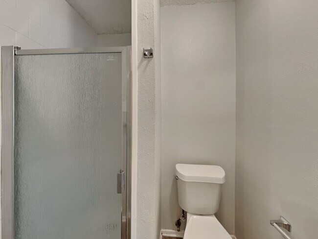 Building Photo - Charming 3-Bed, 2-Bath Home in Burleson with Garage Parking