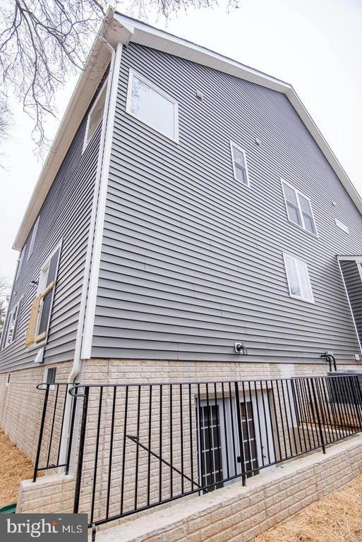 Building Photo - 6928 Regent Ln