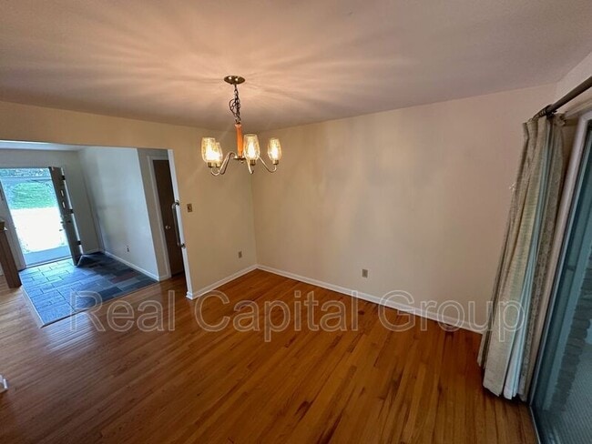 Building Photo - 32 Hendrick Ave