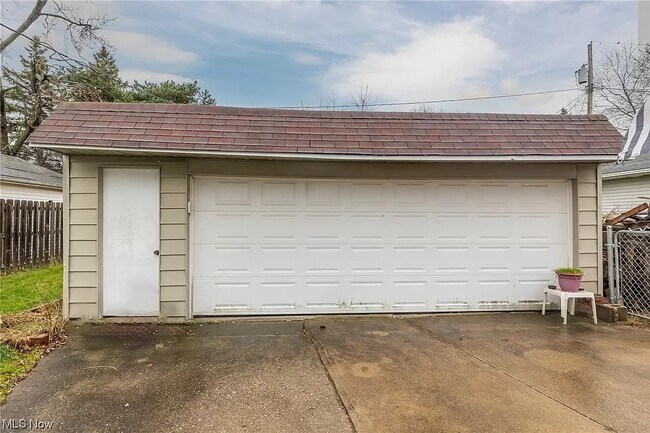 Building Photo - 15500 Benhoff Dr
