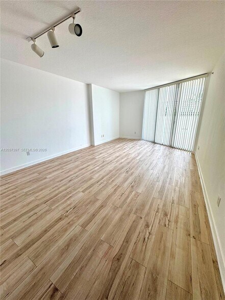 Building Photo - 325 S Biscayne Blvd