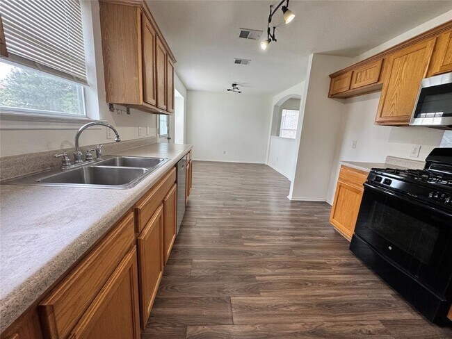 Building Photo - 1205 Dillon Lake Bend