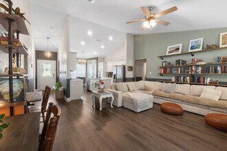 Building Photo - 6042 Capitol Dr