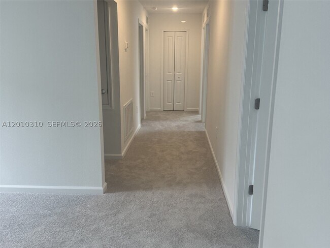 Building Photo - 5423 Meadow Walk Dr