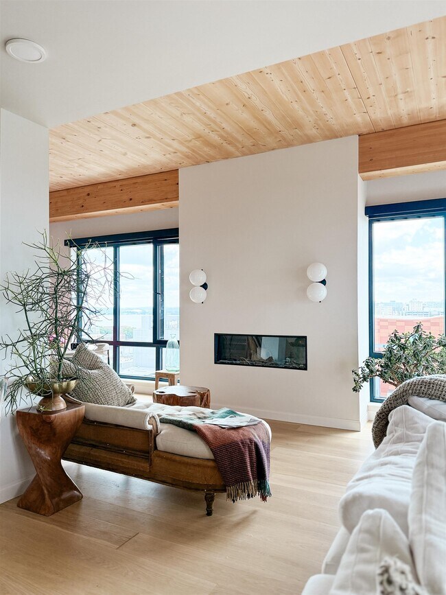 Building Photo - 10 S Paterson St