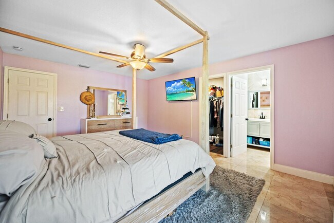 Building Photo - 6187 Laurel Ln