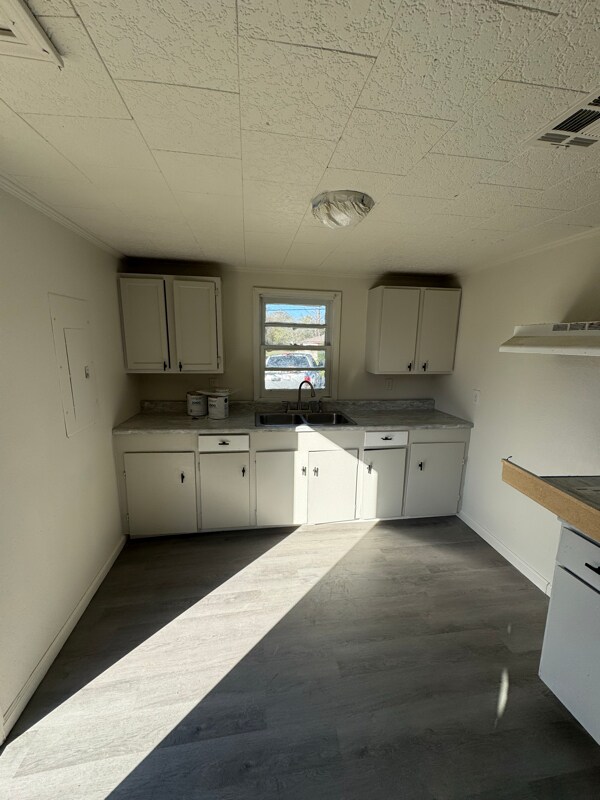 Building Photo - 712 Spann Ave