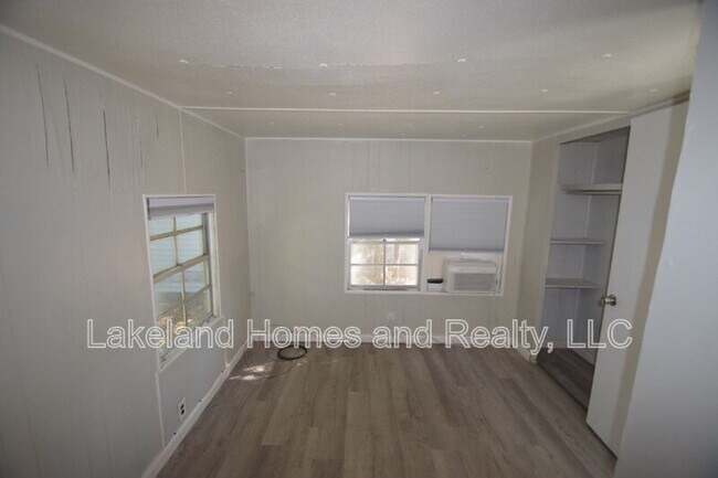 Building Photo - 4053 Bay Ave SE