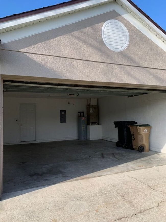 Building Photo - 3 bedroom home for rent