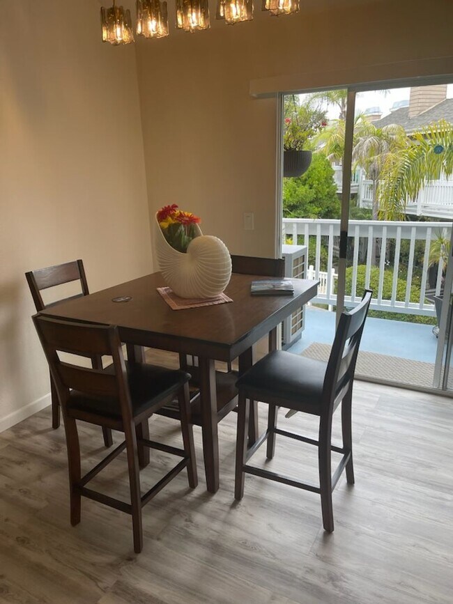 Building Photo - Beautiful Condo in La Jolla, San Diego! Fu...