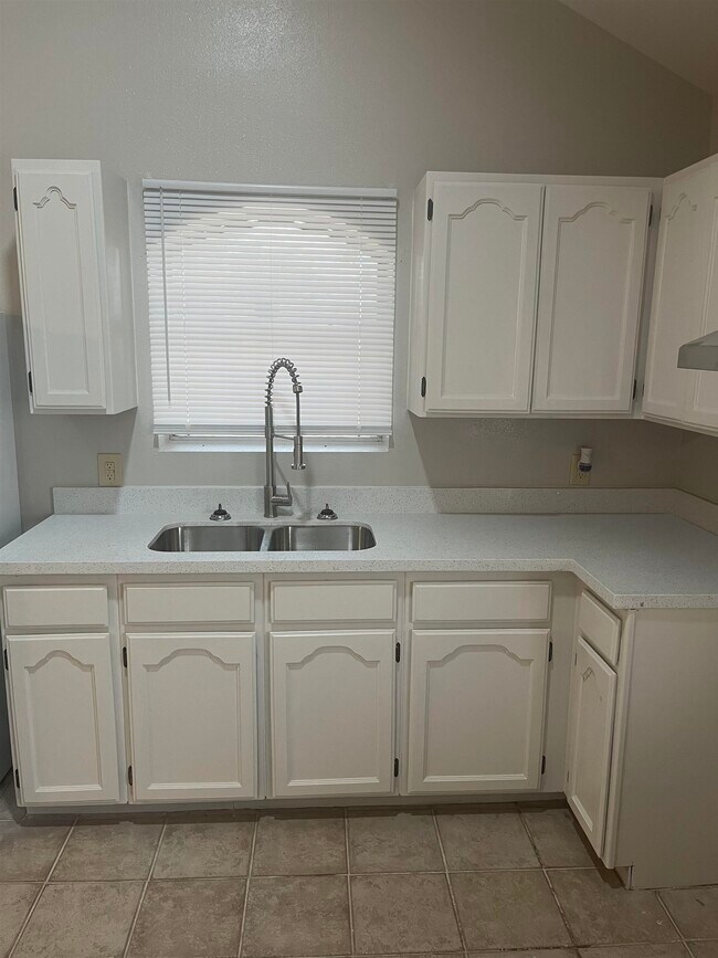 Building Photo - 405 Prescott Loop