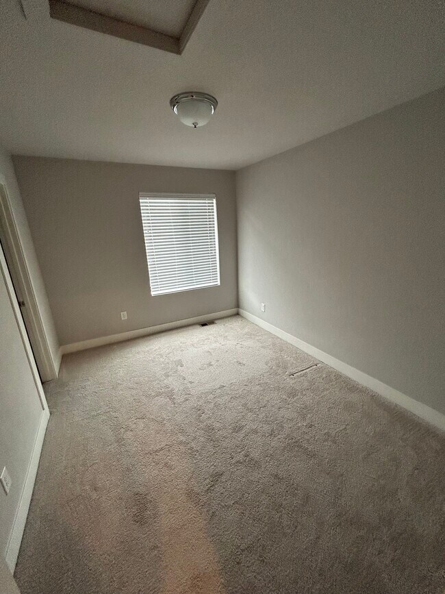 Building Photo - 16138 E Elk Dr