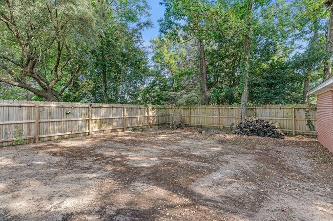 Building Photo - Beautifully Updated Home in Navarre!