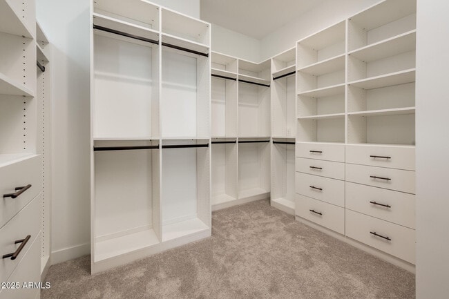 Building Photo - 6615 E Libby St