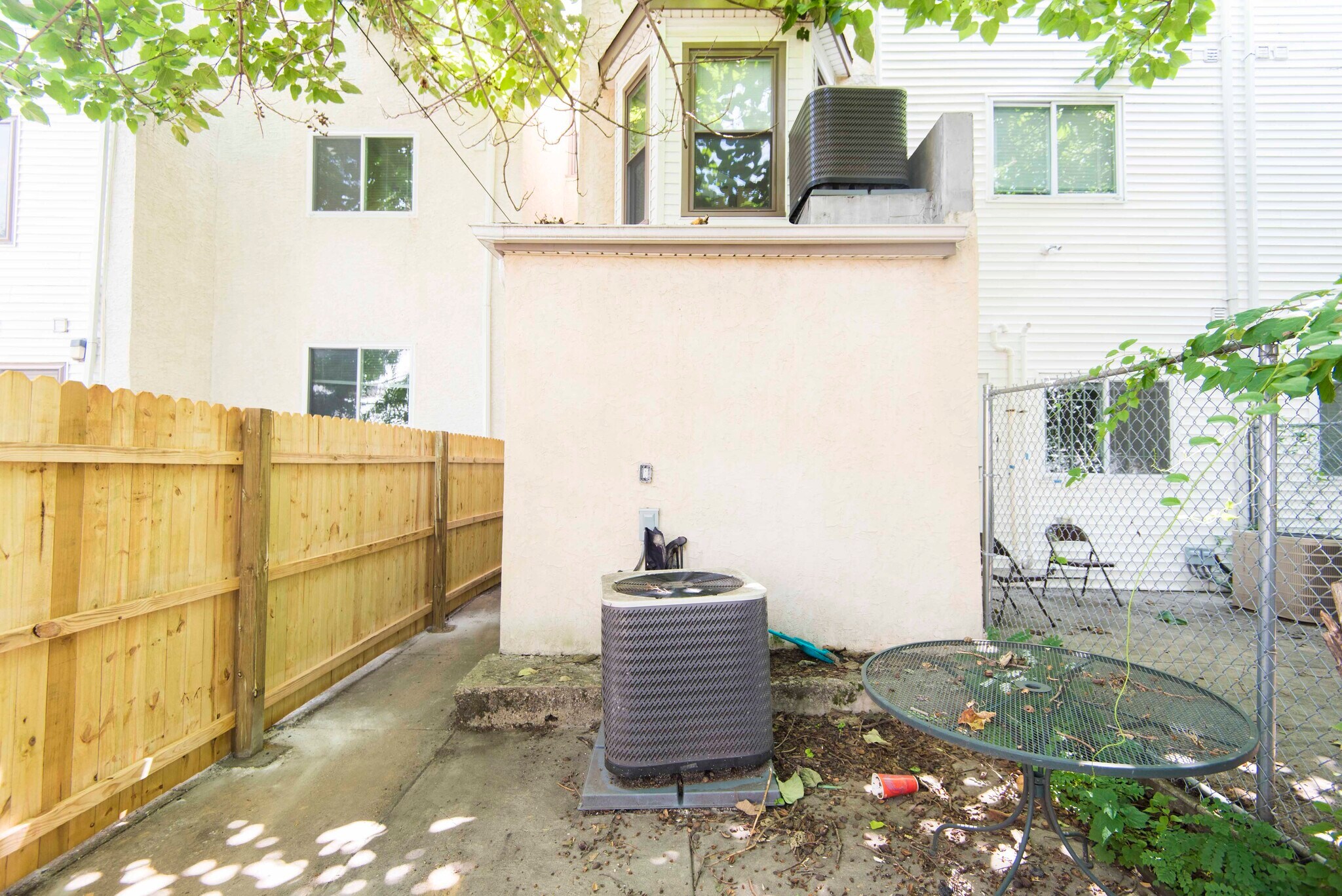 Building Photo - 1740 N Sydenham St