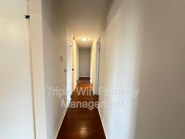 Building Photo - 30 Rolling Hills Dr