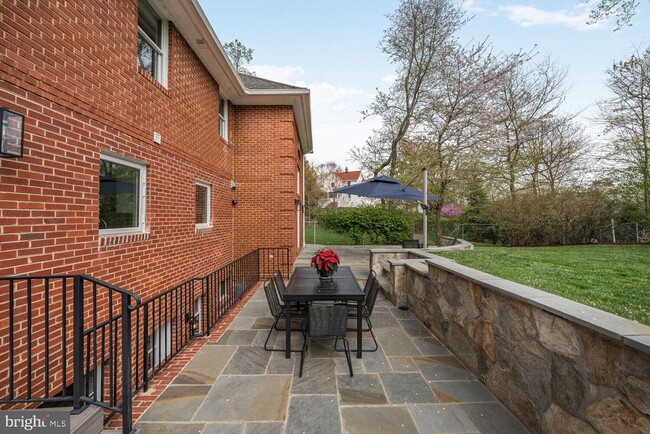 Building Photo - 4622 N Dittmar Rd