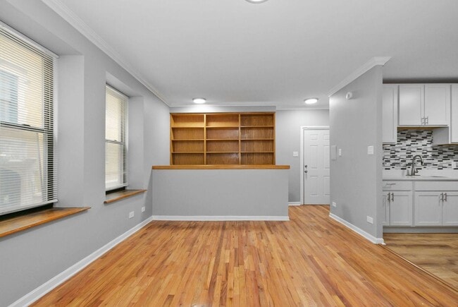 Building Photo - Duplex Two Bedroom Unit Available in South Shore