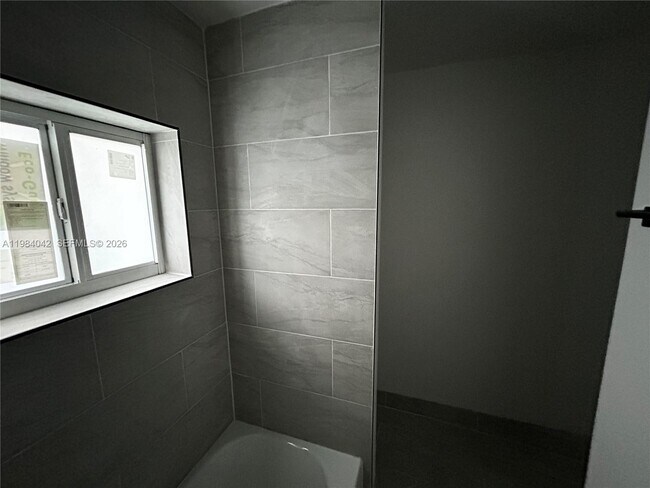 Building Photo - 4429 SW 21st St