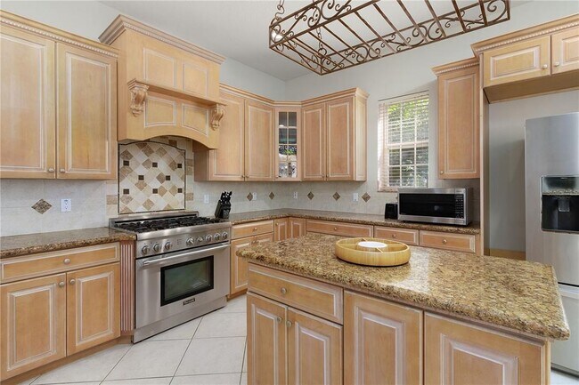 Building Photo - 216 Eastpark Dr