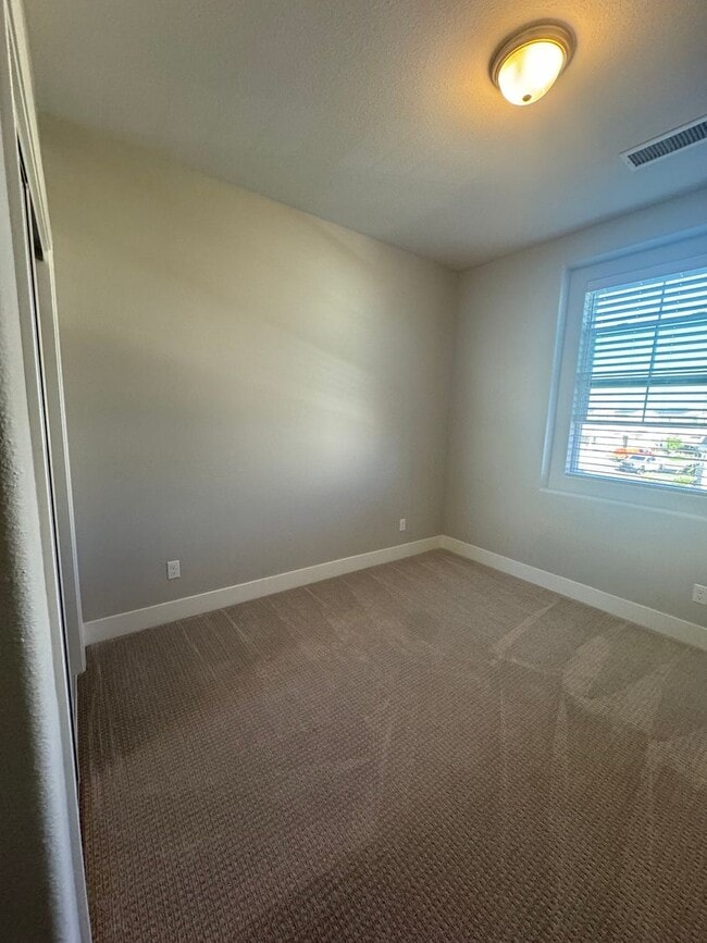 Building Photo - Tesoro Viejo- 3 bedroom 2.5 Bath
