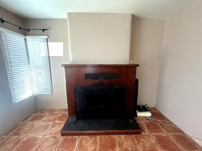 Building Photo - Charming 1951 Tujunga Home – Hillside Hide...