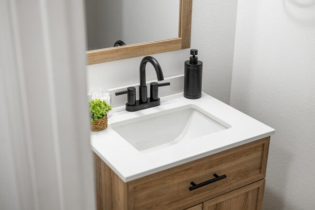 Building Photo - 2386 Meadow Bend Dr