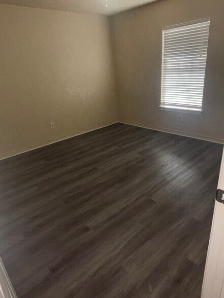 Building Photo - 109 E Blancas Dr