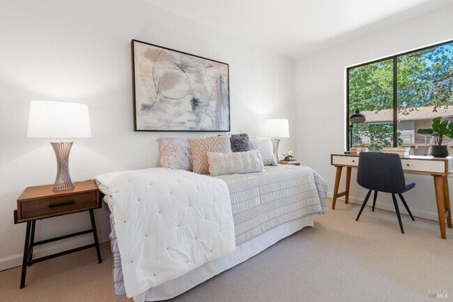 Building Photo - Lovely 2bd/1.5ba Townhome in Heart of San Anselmo