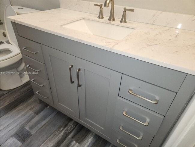 Building Photo - 107 18th Ave S