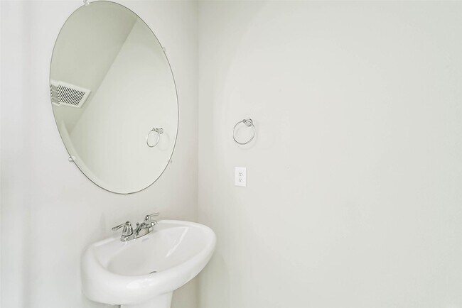 Building Photo - 18602 Etta Pnes Cir