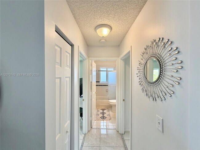 Building Photo - 415 NW 165th Ave