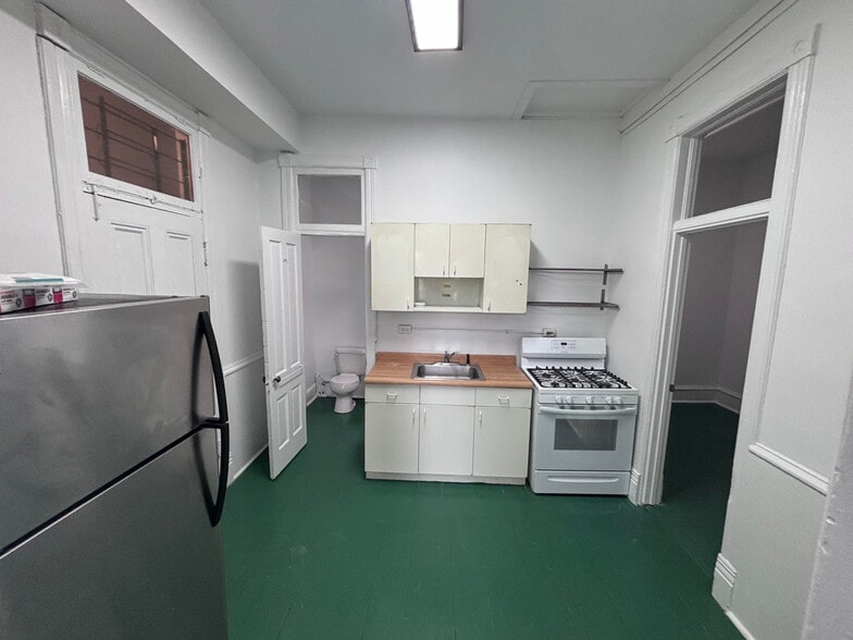 Building Photo - 1905 W Division St