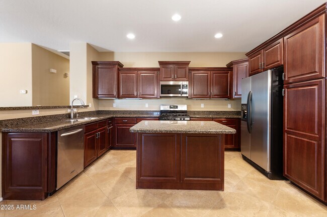 Building Photo - 2992 E Ravenswood Dr