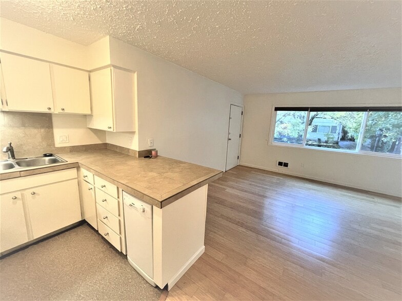 Building Photo - 1427 NE Hancock St