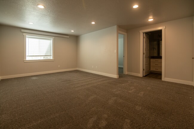 Building Photo - 4156 S 2825 W