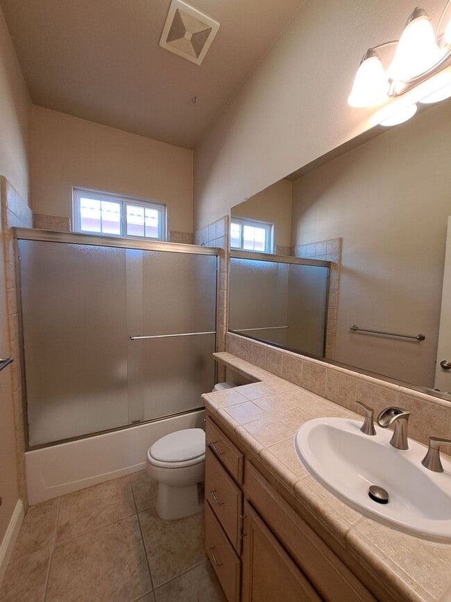 Building Photo - Charming 4 Bedroom House To Call Home!