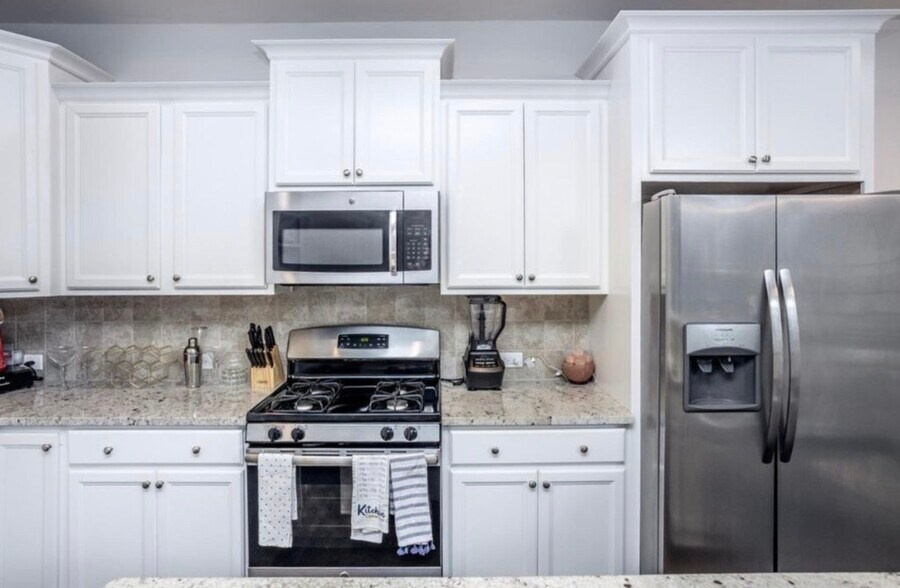 Building Photo - 264 Wembley Dr