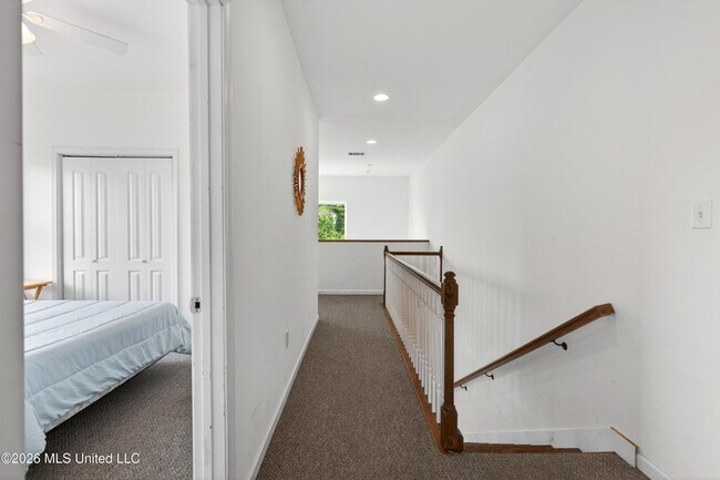 Building Photo - 153 Markham Dr