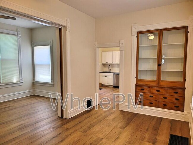 Building Photo - 721 Elati St