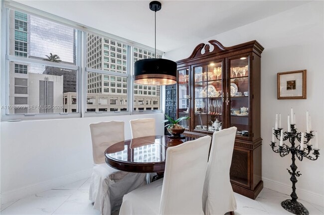 Building Photo - 825 Brickell Bay Dr